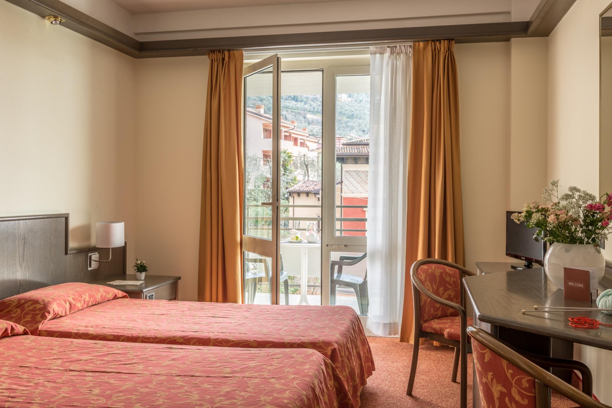 Hotel Drago เบรนโซเน ซูล การ์ดา ภายนอก รูปภาพ